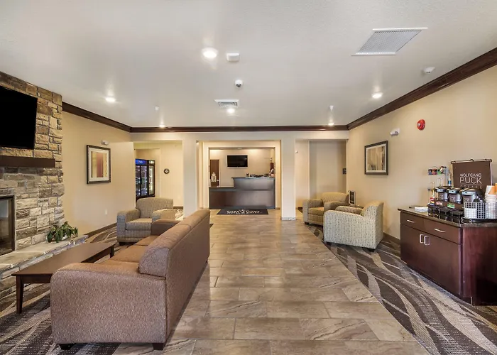Cobblestone & Suites - Victor